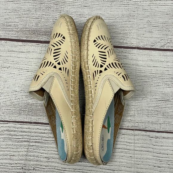 OluKai Cream Flats with Woven Detailing - Picture 8 of 13